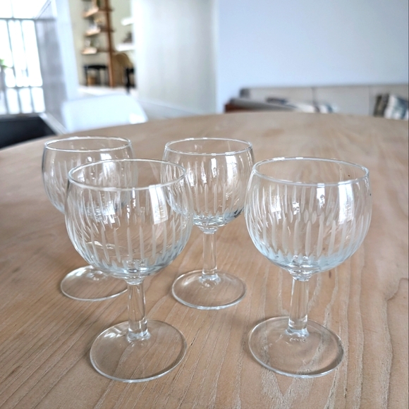 Set of 4 Small Etched Wine Glasses - Picture 1 of 4